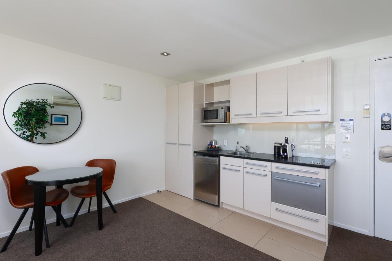 Palazzo Motor Lodge Nelson Ngoại thất bức ảnh A kitchen in a serviced apartment