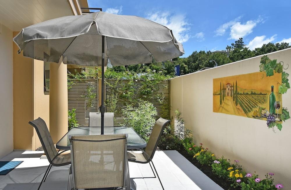 Palazzo Motor Lodge Nelson Ngoại thất bức ảnh A patio