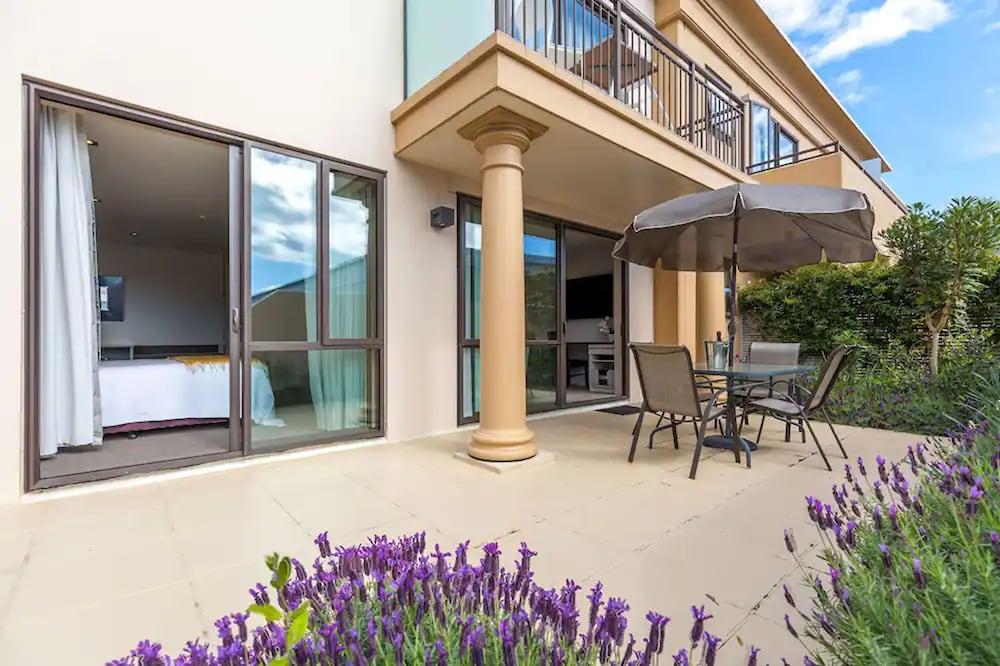 Palazzo Motor Lodge Nelson Ngoại thất bức ảnh A patio