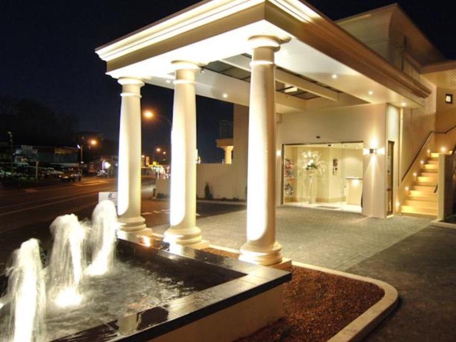 Palazzo Motor Lodge Nelson Ngoại thất bức ảnh Fountain at the entrance of the hotel
